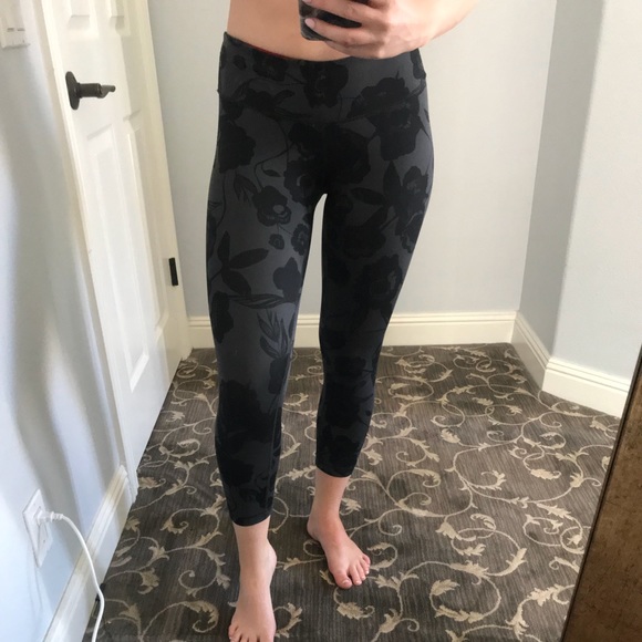lululemon athletica Pants - Lululemon cropped floral legging